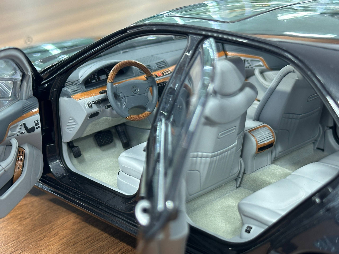 1/18 DiecastMercedes-Benz S 55 (V220, 1999–2002) – Norev Dealer Edition (Tectite Grey)