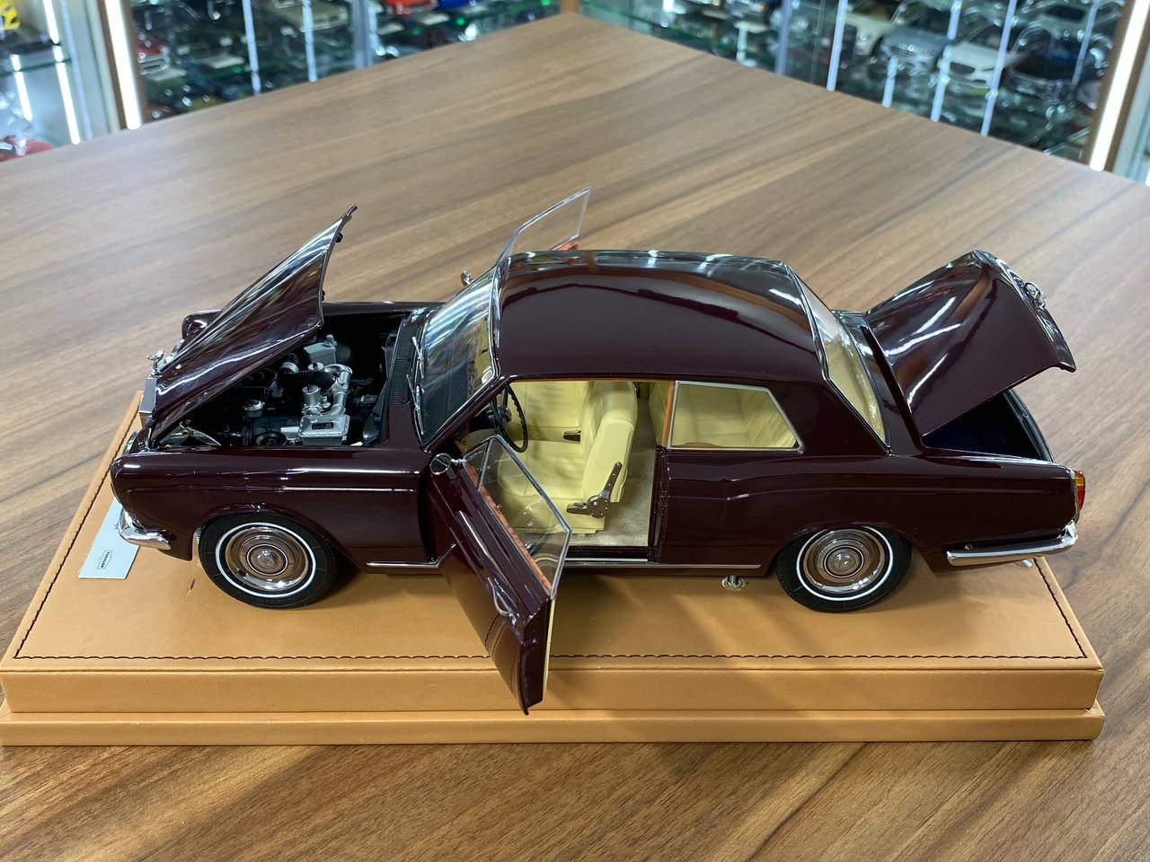 1:18 Diecast Model Rolls-Royce Silver Shadow MPW Coupe – Maroon | AutoBarn (Paragon) Classic for Dubai Collectors
