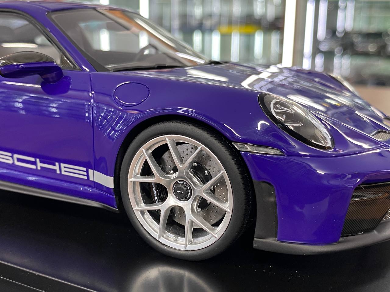 1:18 Resin Model Porsche 911 GT3 (992.2)  – Ultraviolet | Spark Models (Limited 911 pcs – Dubai Collectors)