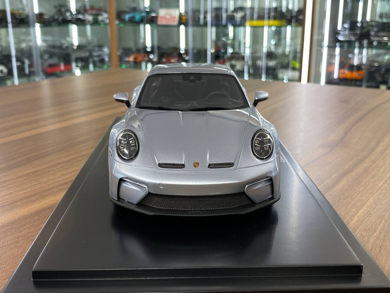 1:18 Resin Model Porsche 911 GT3 Touring 2025 – Polarsilver | Spark Models (Limited 911 pcs – Dubai Collectors)