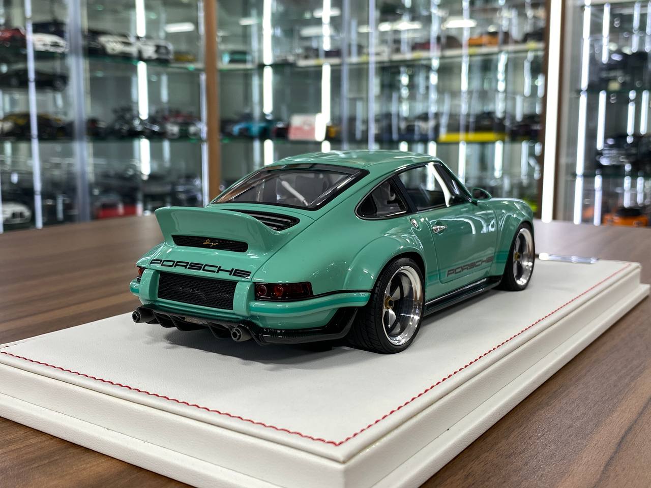 Ivy Models 1:18 Porsche Singer DLS – Tiffany | Resin | Ltd to 30