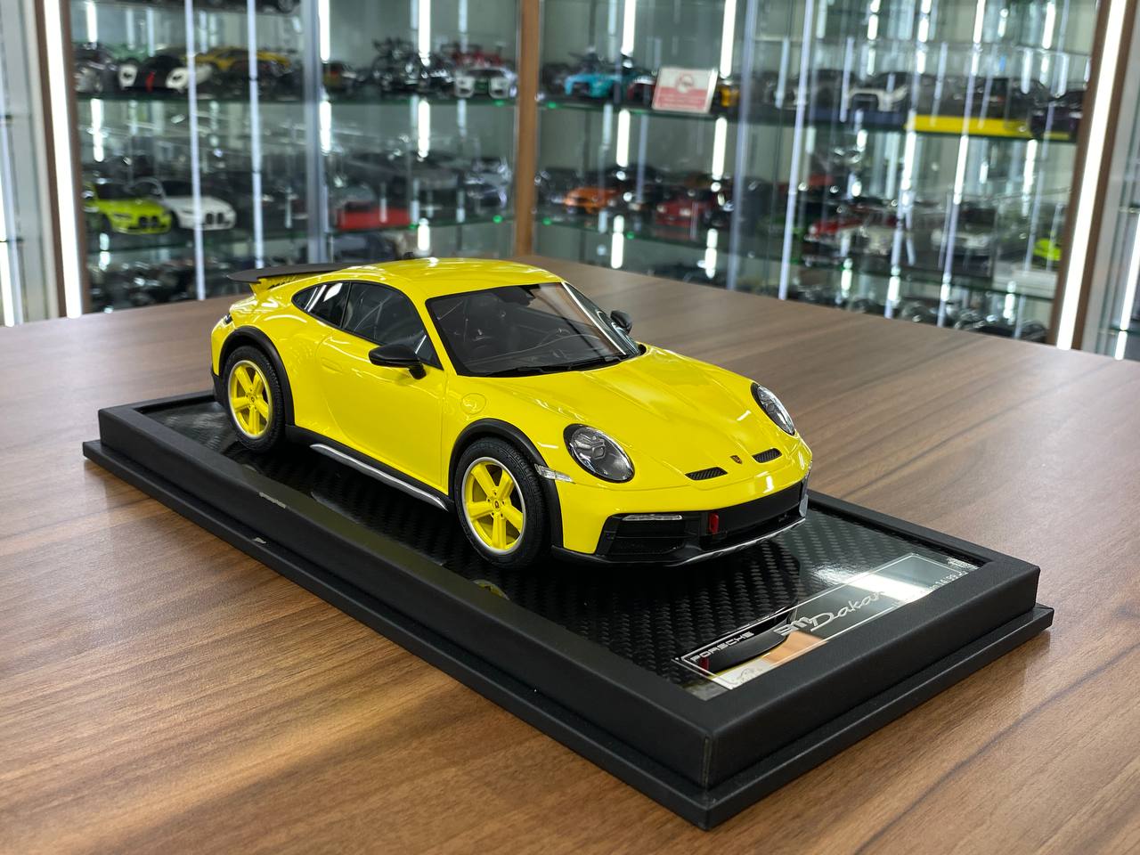 🚨1:18 Resin Model Porsche 911 Dakar – Yellow | VIP Models (Limited 99 pcs )