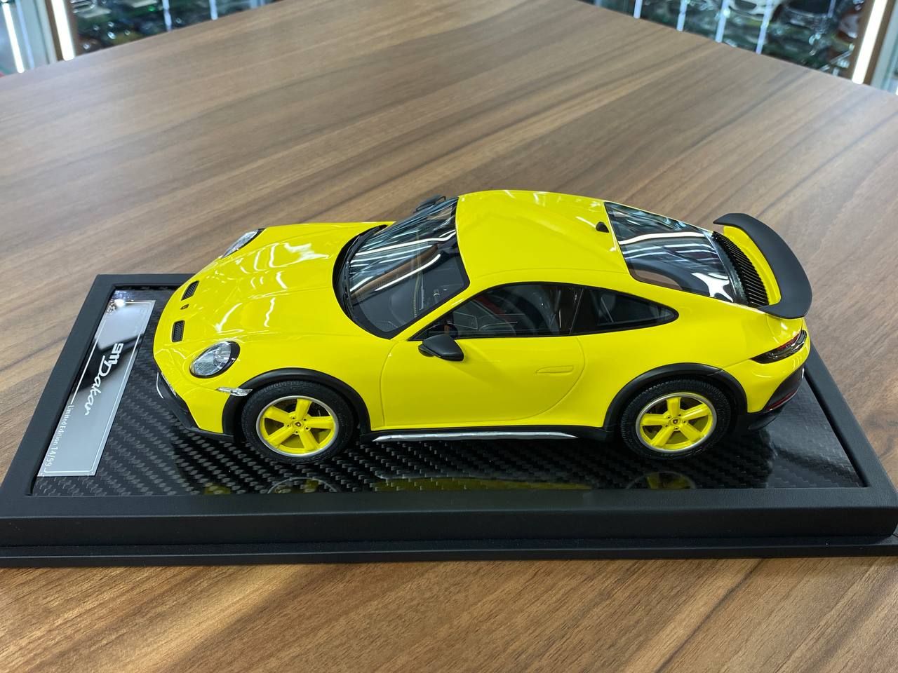 🚨1:18 Resin Model Porsche 911 Dakar – Yellow | VIP Models (Limited 99 pcs )