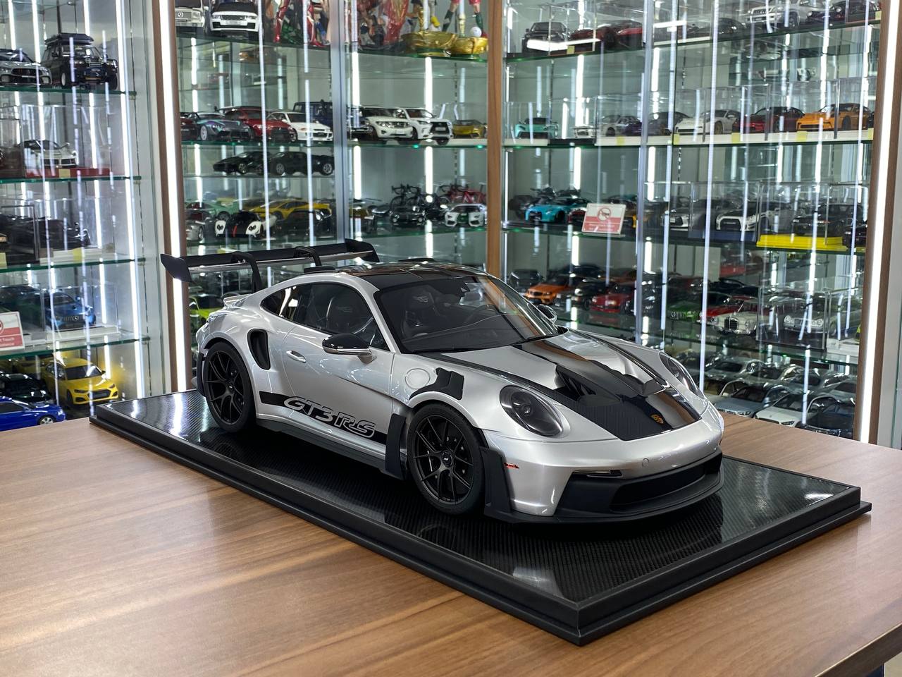 1/8 Resin Model Dino Models Porsche 911 GT3 RS – Silver/Black Rim Limited 20 pcs