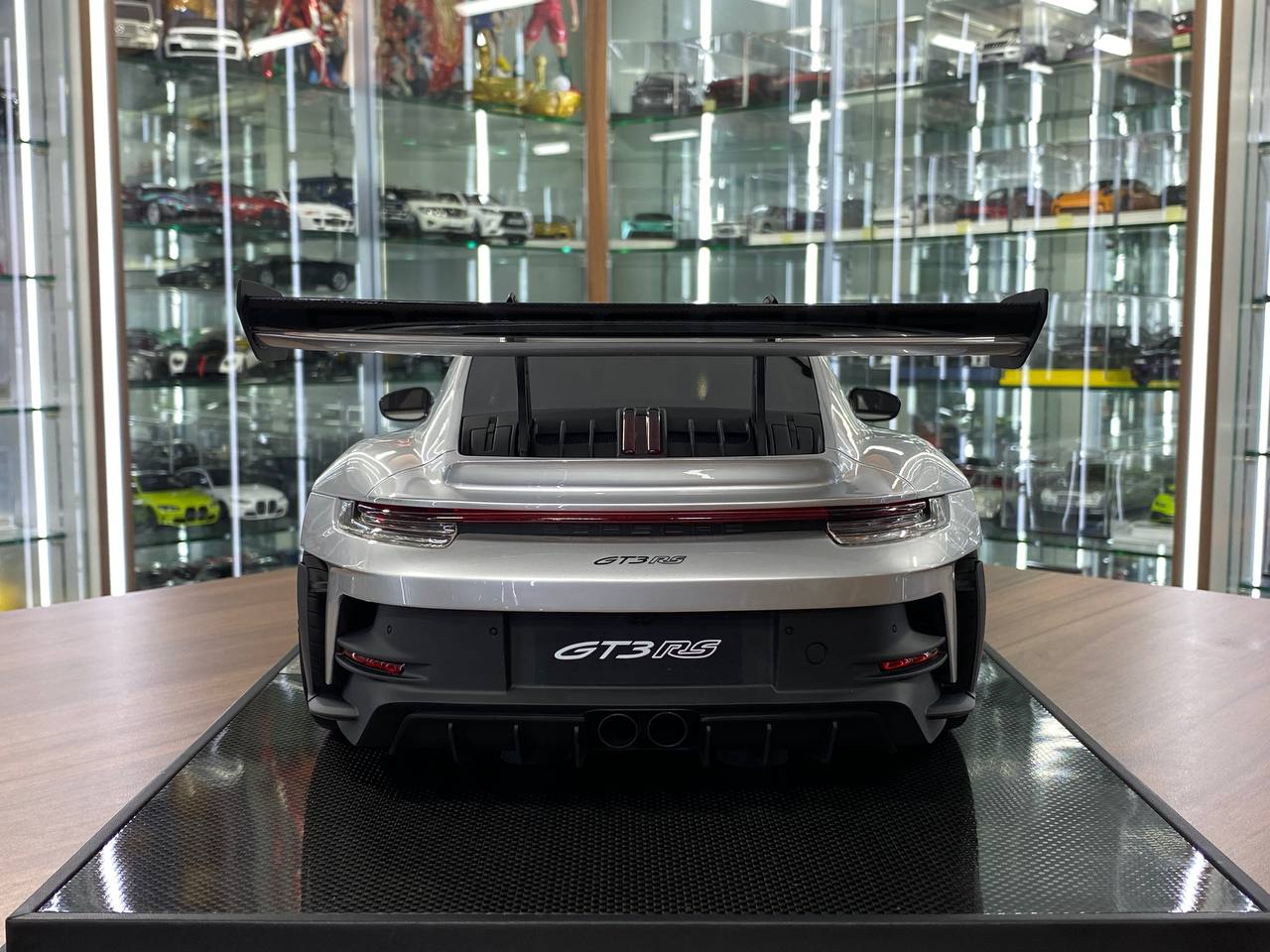 1/8 Resin Model Dino Models Porsche 911 GT3 RS – Silver/Black Rim Limited 20 pcs