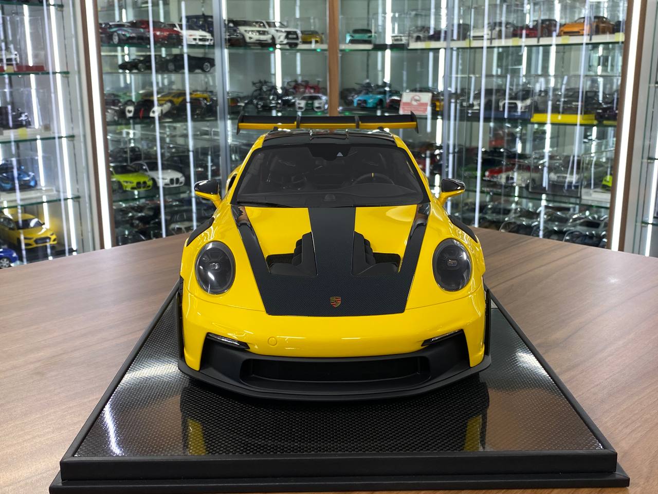 1/8 Resin Model Dino Models Porsche 911 GT3 RS – Yellow/Black Rim Limited 20 pcs