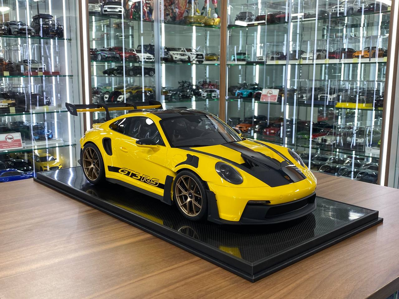 1/8 Resin Model Dino Models Porsche 911 GT3 RS – Yellow/Black Rim Limited 20 pcs