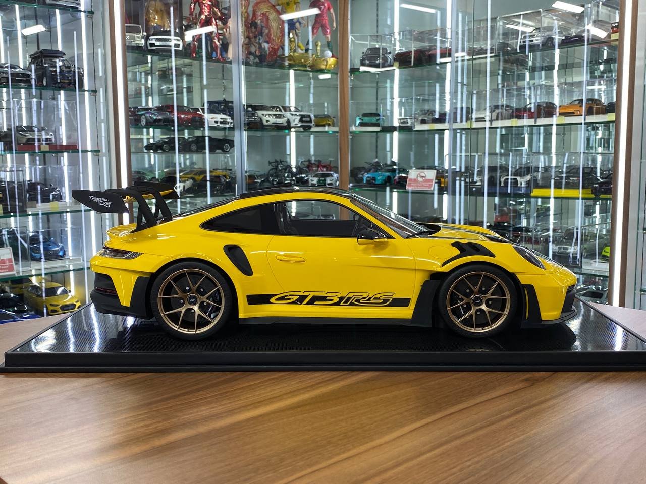 1/8 Resin Model Dino Models Porsche 911 GT3 RS – Yellow/Black Rim Limited 20 pcs