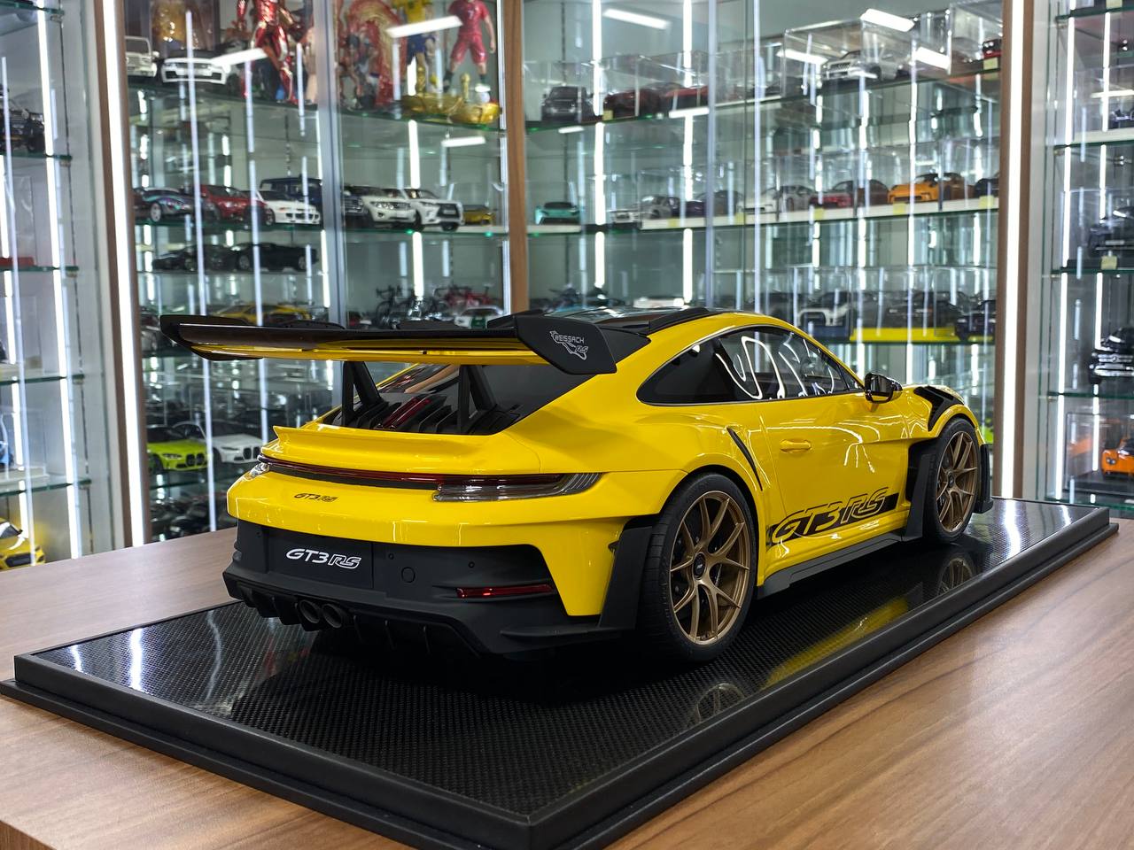 1/8 Resin Model Dino Models Porsche 911 GT3 RS – Yellow/Black Rim Limited 20 pcs