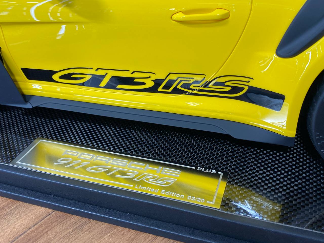 1/8 Resin Model Dino Models Porsche 911 GT3 RS – Yellow/Black Rim Limited 20 pcs