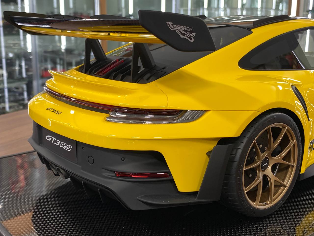 1/8 Resin Model Dino Models Porsche 911 GT3 RS – Yellow/Black Rim Limited 20 pcs