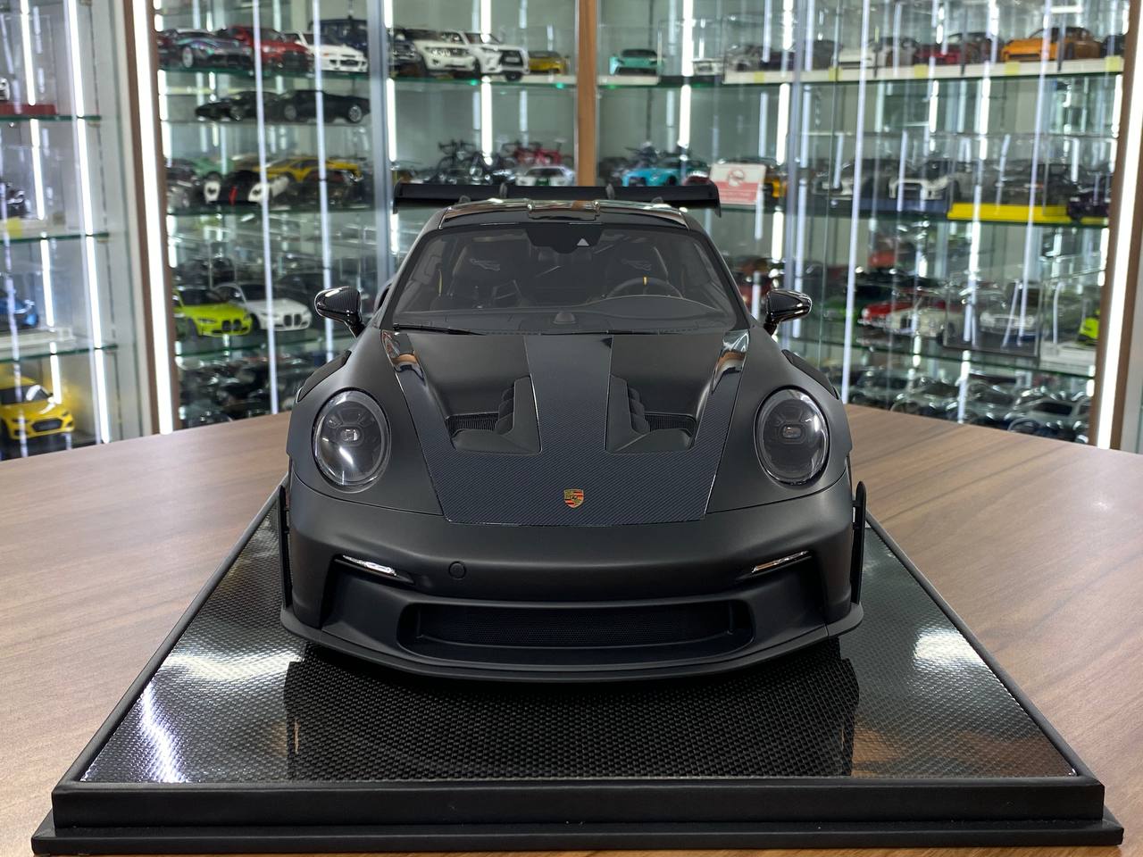 1/8 Resin Model Dino Models Porsche 911 GT3 RS – Matt Black/Gold Rim