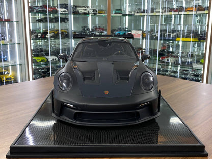 1/8 Resin Model Dino Models Porsche 911 GT3 RS – Matt Black/Gold Rim