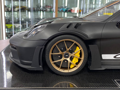 1/8 Resin Model Dino Models Porsche 911 GT3 RS – Matt Black/Gold Rim