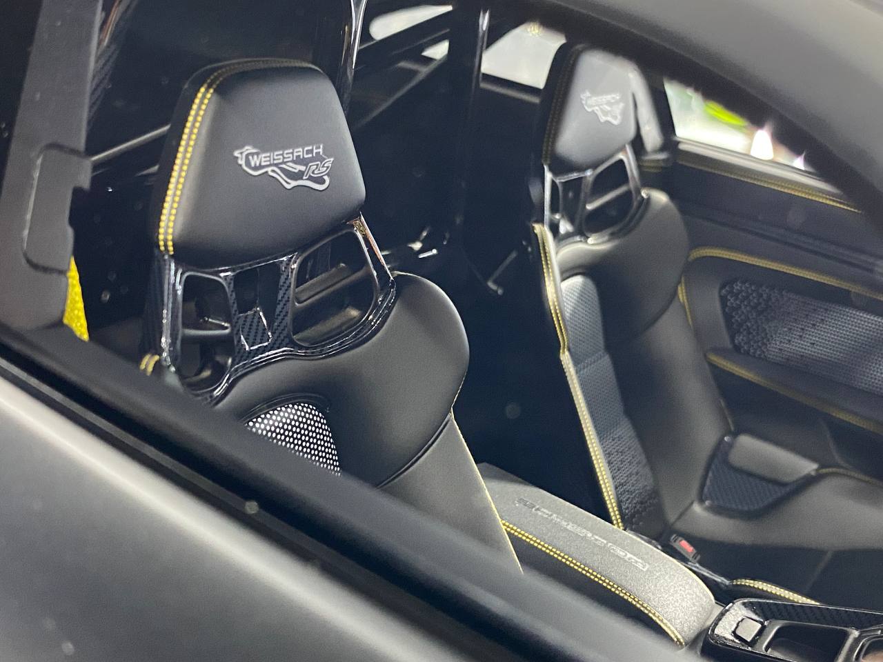 1/8 Resin Model Dino Models Porsche 911 GT3 RS – Matt Black/Gold Rim