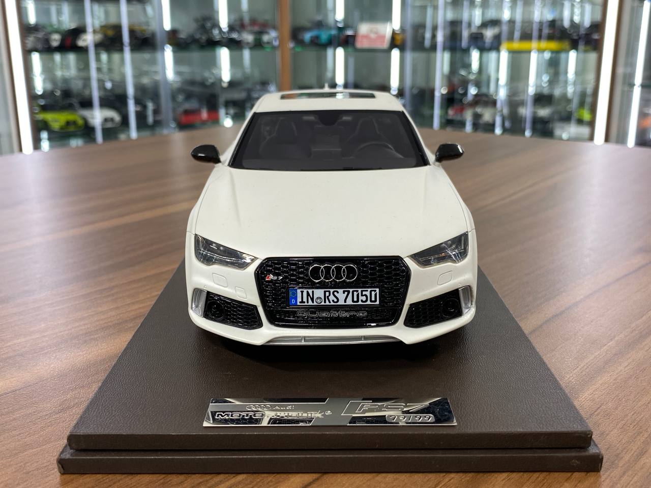 🚨Audi RS7 1:18 Resin Model – Matt White | Motorhelix (Limited 99 pcs – Dubai Collectors)