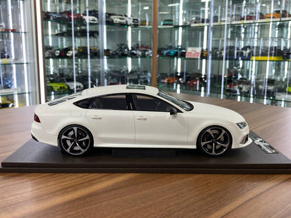 🚨Audi RS7 1:18 Resin Model – Matt White | Motorhelix (Limited 99 pcs – Dubai Collectors)