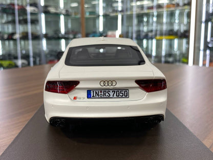 🚨Audi RS7 1:18 Resin Model – Matt White | Motorhelix (Limited 99 pcs – Dubai Collectors)