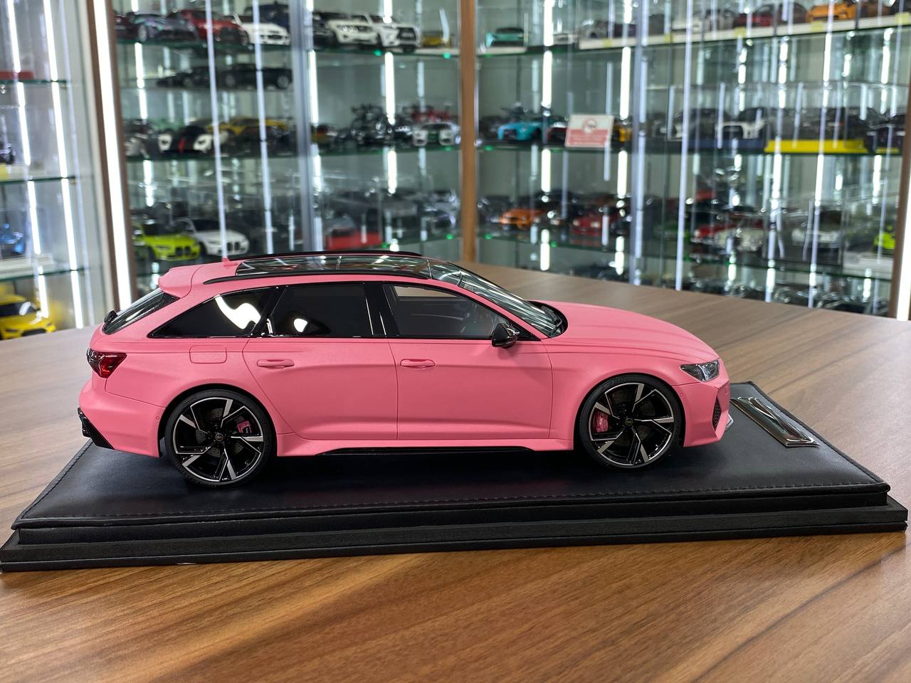 🚨1:18 Resin Model Audi RS6 Avant  – Pearl Pink Semi Gloss | Motorhelix (Limited 99 pcs)