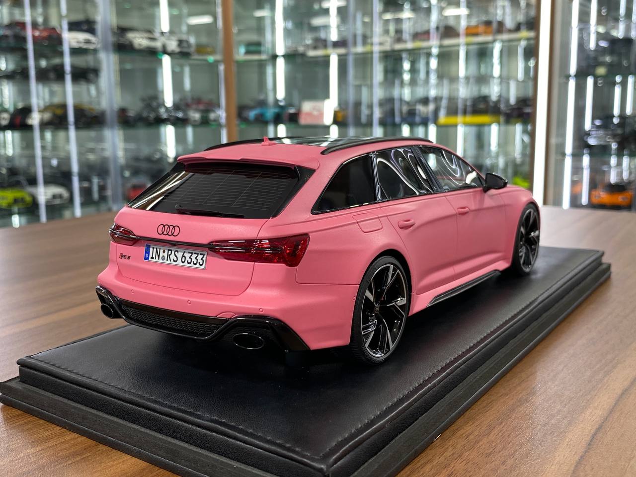 🚨1:18 Resin Model Audi RS6 Avant  – Pearl Pink Semi Gloss | Motorhelix (Limited 99 pcs)