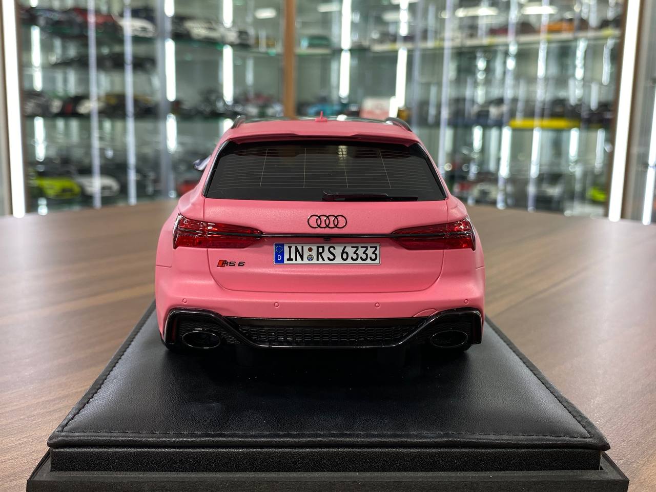 🚨1:18 Resin Model Audi RS6 Avant  – Pearl Pink Semi Gloss | Motorhelix (Limited 99 pcs)