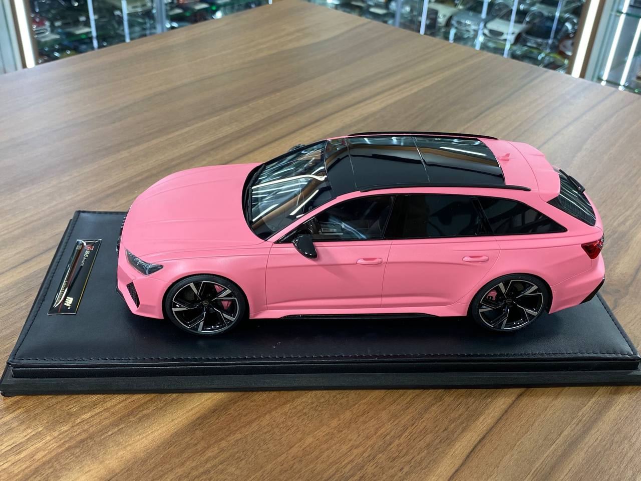 🚨1:18 Resin Model Audi RS6 Avant  – Pearl Pink Semi Gloss | Motorhelix (Limited 99 pcs)