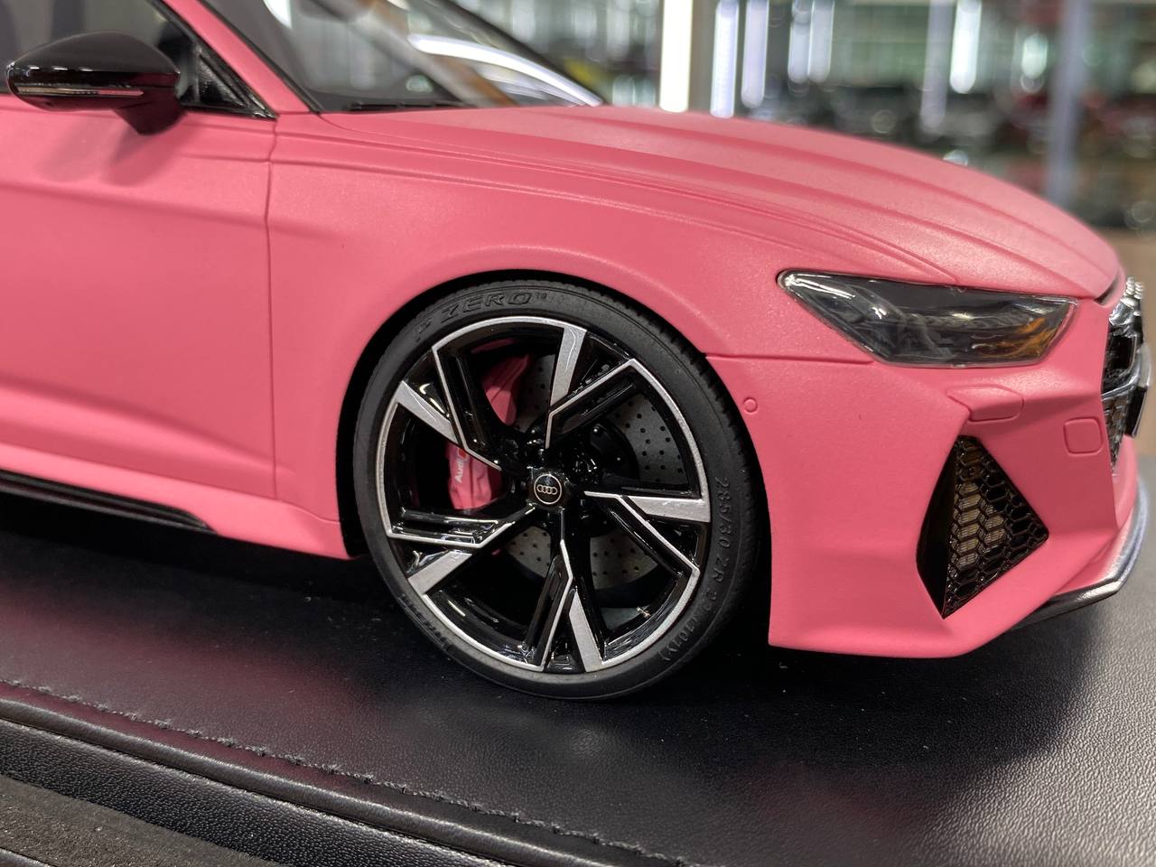 🚨1:18 Resin Model Audi RS6 Avant  – Pearl Pink Semi Gloss | Motorhelix (Limited 99 pcs)