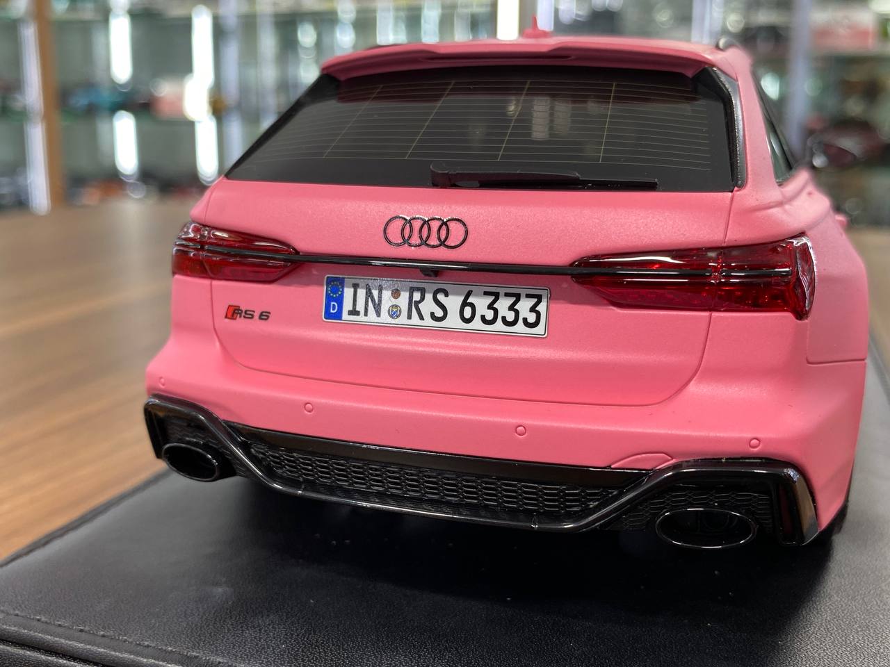 🚨1:18 Resin Model Audi RS6 Avant  – Pearl Pink Semi Gloss | Motorhelix (Limited 99 pcs)
