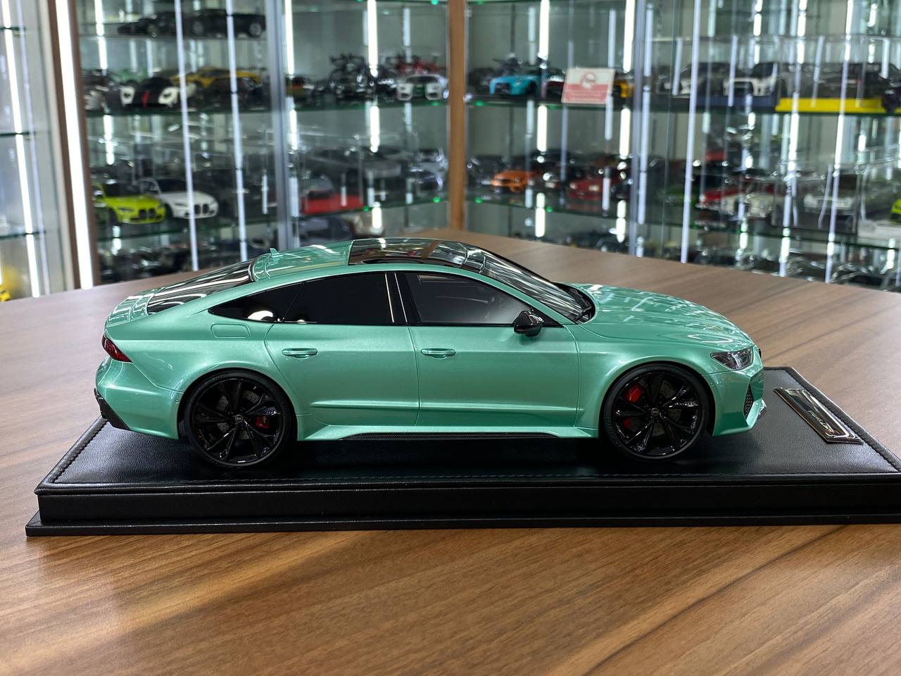 🚨Audi RS7 Sportback 1:18 Resin Model – Metallic Tiffany | Motorhelix (Limited 49 pcs – Dubai Collectors)