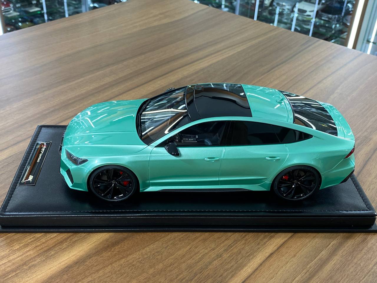 🚨Audi RS7 Sportback 1:18 Resin Model – Metallic Tiffany | Motorhelix (Limited 49 pcs – Dubai Collectors)