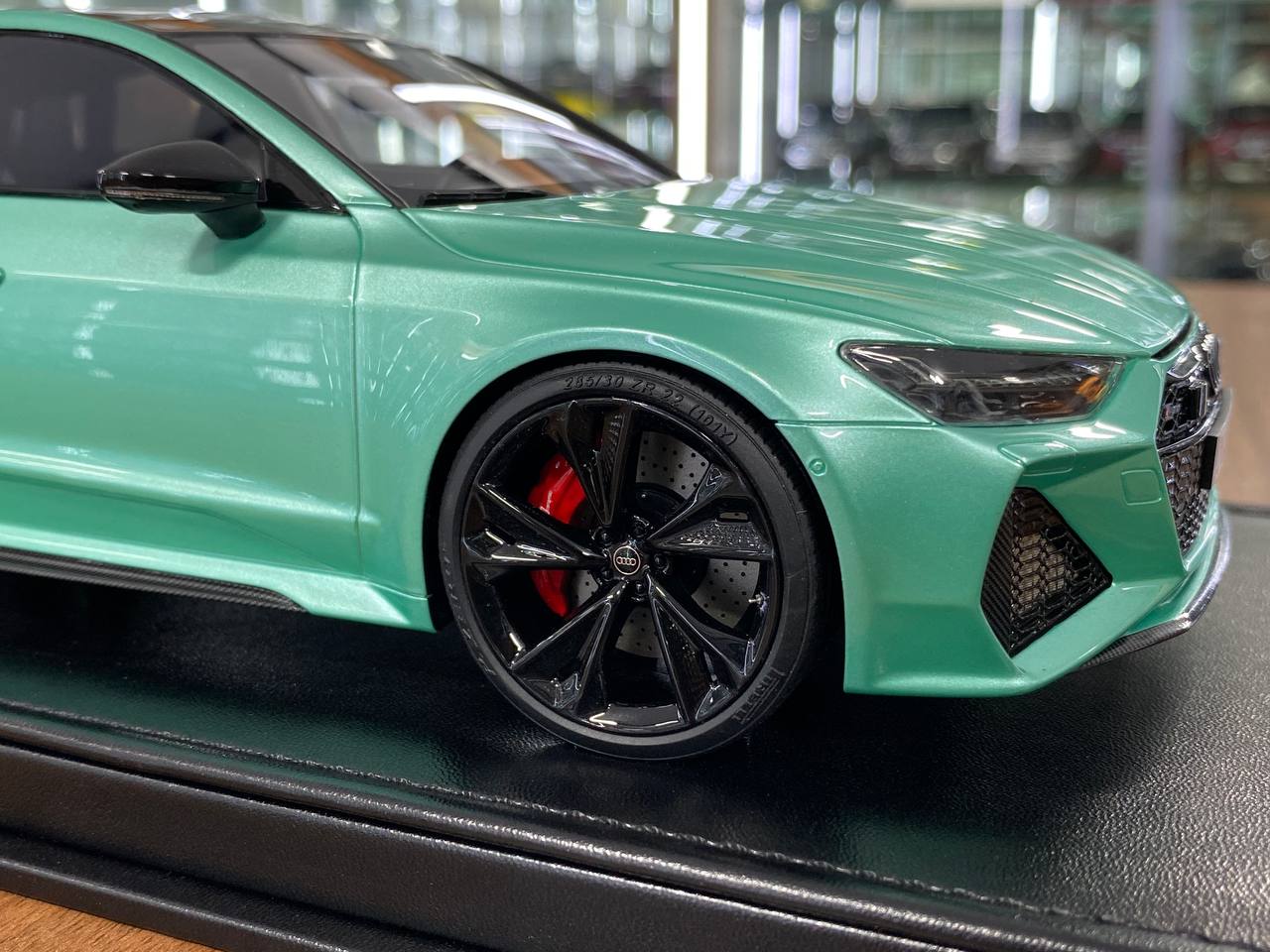 🚨Audi RS7 Sportback 1:18 Resin Model – Metallic Tiffany | Motorhelix (Limited 49 pcs – Dubai Collectors)