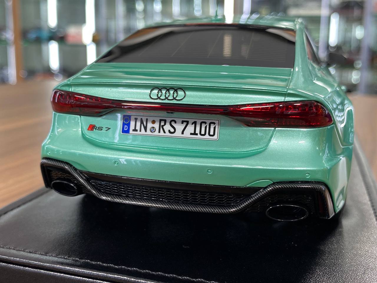 🚨Audi RS7 Sportback 1:18 Resin Model – Metallic Tiffany | Motorhelix (Limited 49 pcs – Dubai Collectors)