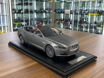 🚨Jaguar XJL 1:18 Resin Model – Matt Grey | Motorhelix (Limited 66 pcs – Dubai Collectors)