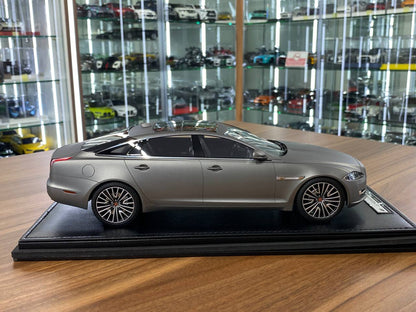 🚨Jaguar XJL 1:18 Resin Model – Matt Grey | Motorhelix (Limited 66 pcs – Dubai Collectors)