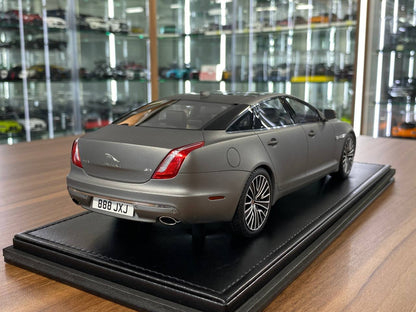 🚨Jaguar XJL 1:18 Resin Model – Matt Grey | Motorhelix (Limited 66 pcs – Dubai Collectors)