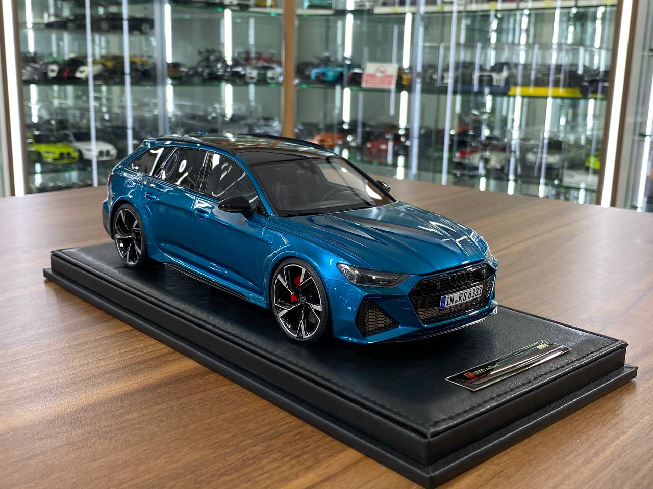 🚨1:18 Resin Model Audi RS6 Avant – Metallic Blue | Motorhelix (Limited 99 pcs)
