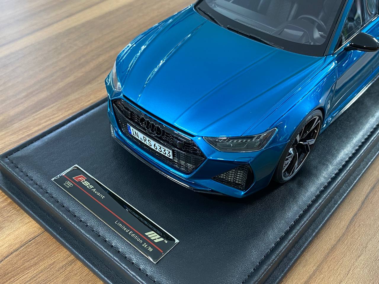 🚨1:18 Resin Model Audi RS6 Avant – Metallic Blue | Motorhelix (Limited 99 pcs)