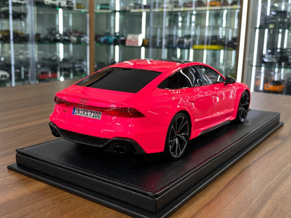 🚨1:18 Resin Model Audi RS7 Fastback – Fluorescent Pink | Motorhelix (Limited 99 pcs – Dubai Collectors)