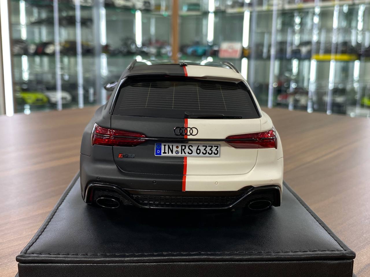 🚨1:18 Resin Model Audi RS6 Avant by MotorHelix – Black / White - Limited 99 pcs