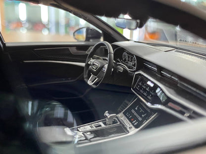 🚨1:18 Resin Model Audi RS6 Avant by MotorHelix – Black / White - Limited 99 pcs