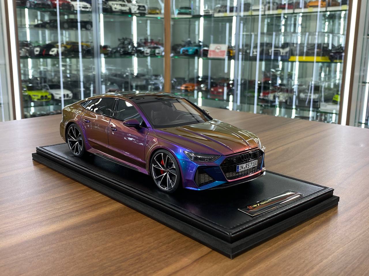 🚨1:18 Resin Model Audi RS7 Fastback – Chameleon Limited 99 pcs
