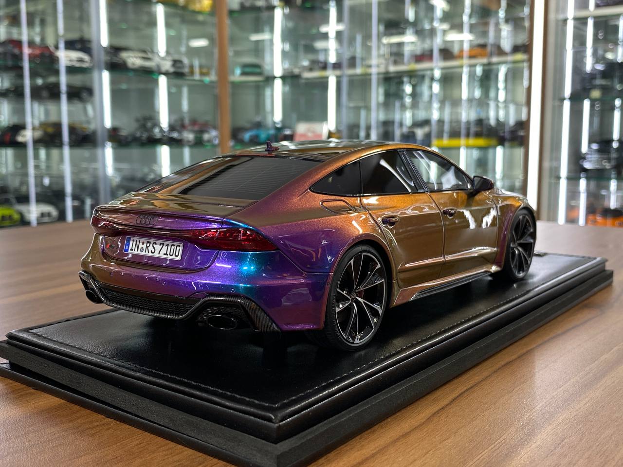 Motorhelix Audi RS7 Fastback Chameleon 1:18 Resin Model – Limited