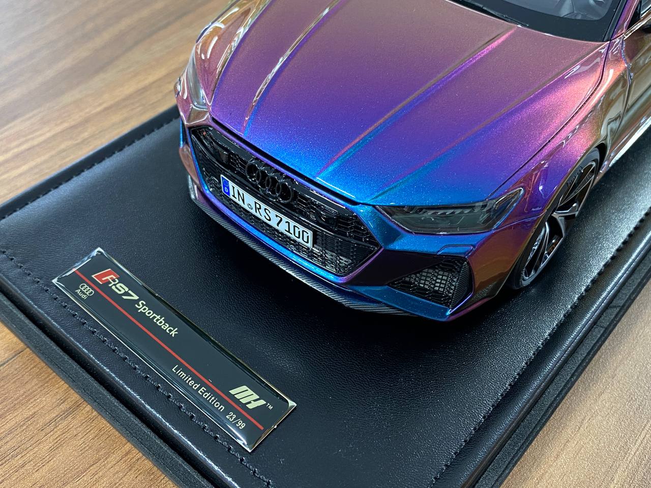 🚨1:18 Resin Model Audi RS7 Fastback – Chameleon Limited 99 pcs