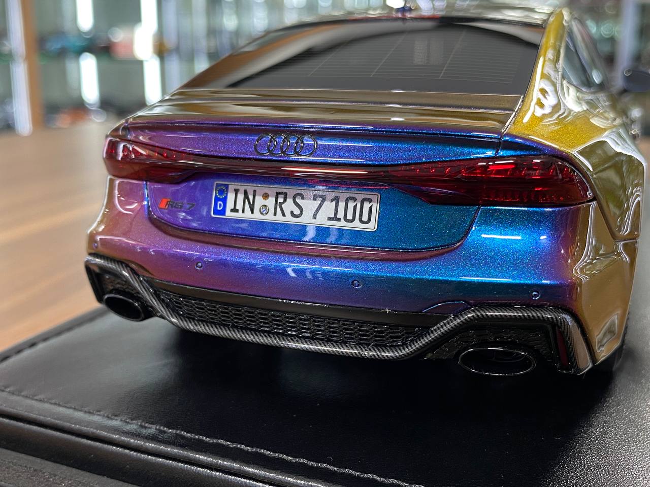 🚨1:18 Resin Model Audi RS7 Fastback – Chameleon Limited 99 pcs