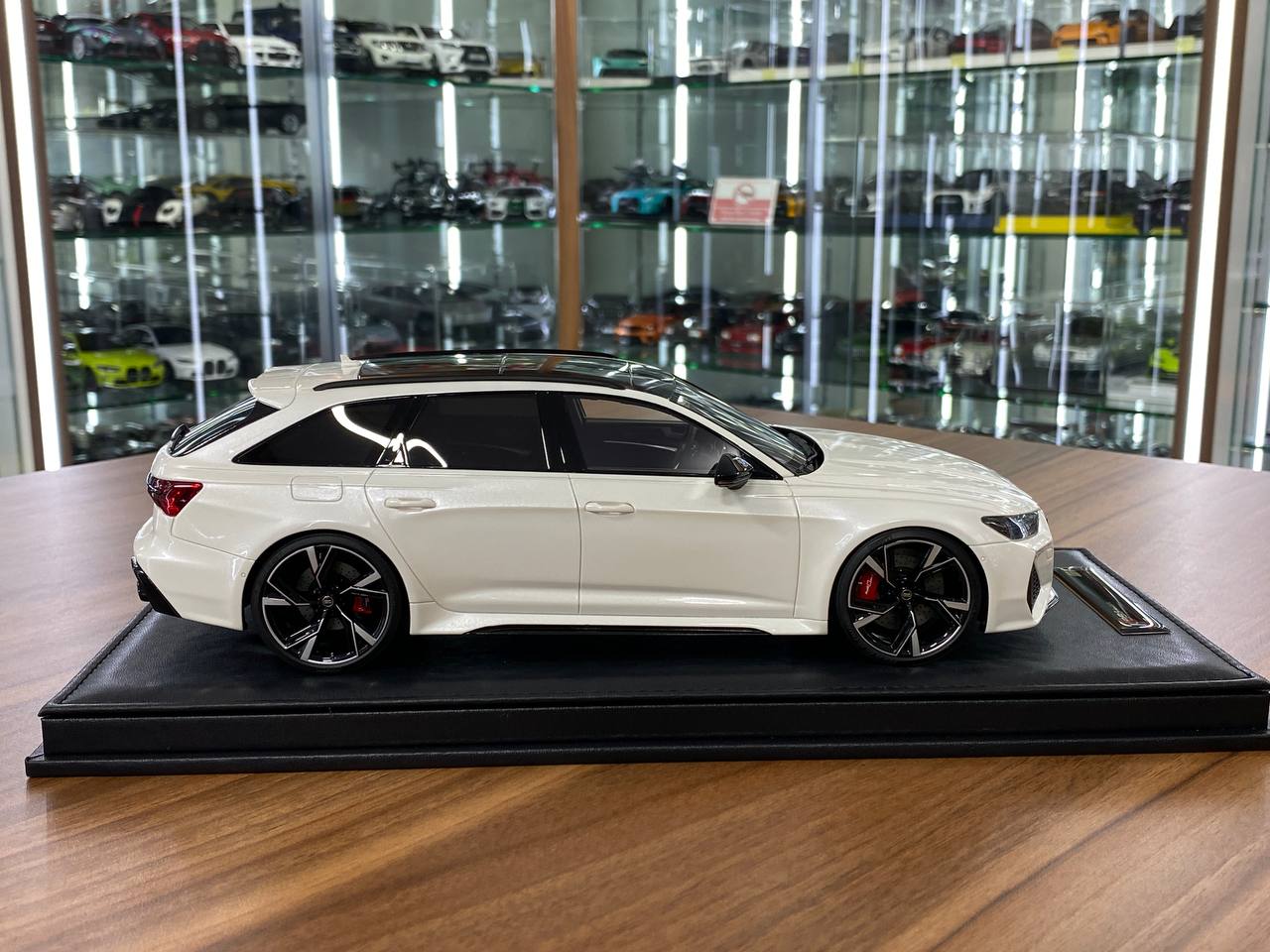 🚨1:18 Resin Model Audi RS6 Avant by Motor Helix – White Limited 99 pcs