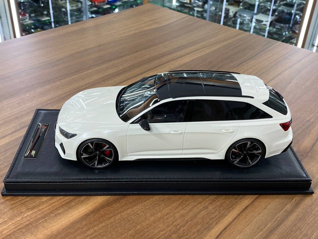 🚨1:18 Resin Model Audi RS6 Avant by Motor Helix – White Limited 99 pcs