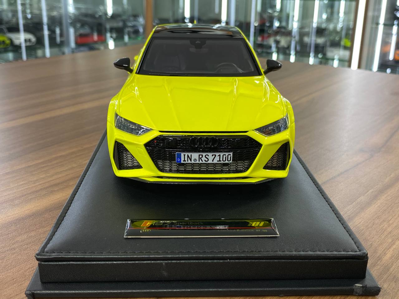 🚨1:18 Resin Model Audi RS7 Fastback by MotorHelix – Fluorescent Green Limited 99 pcs
