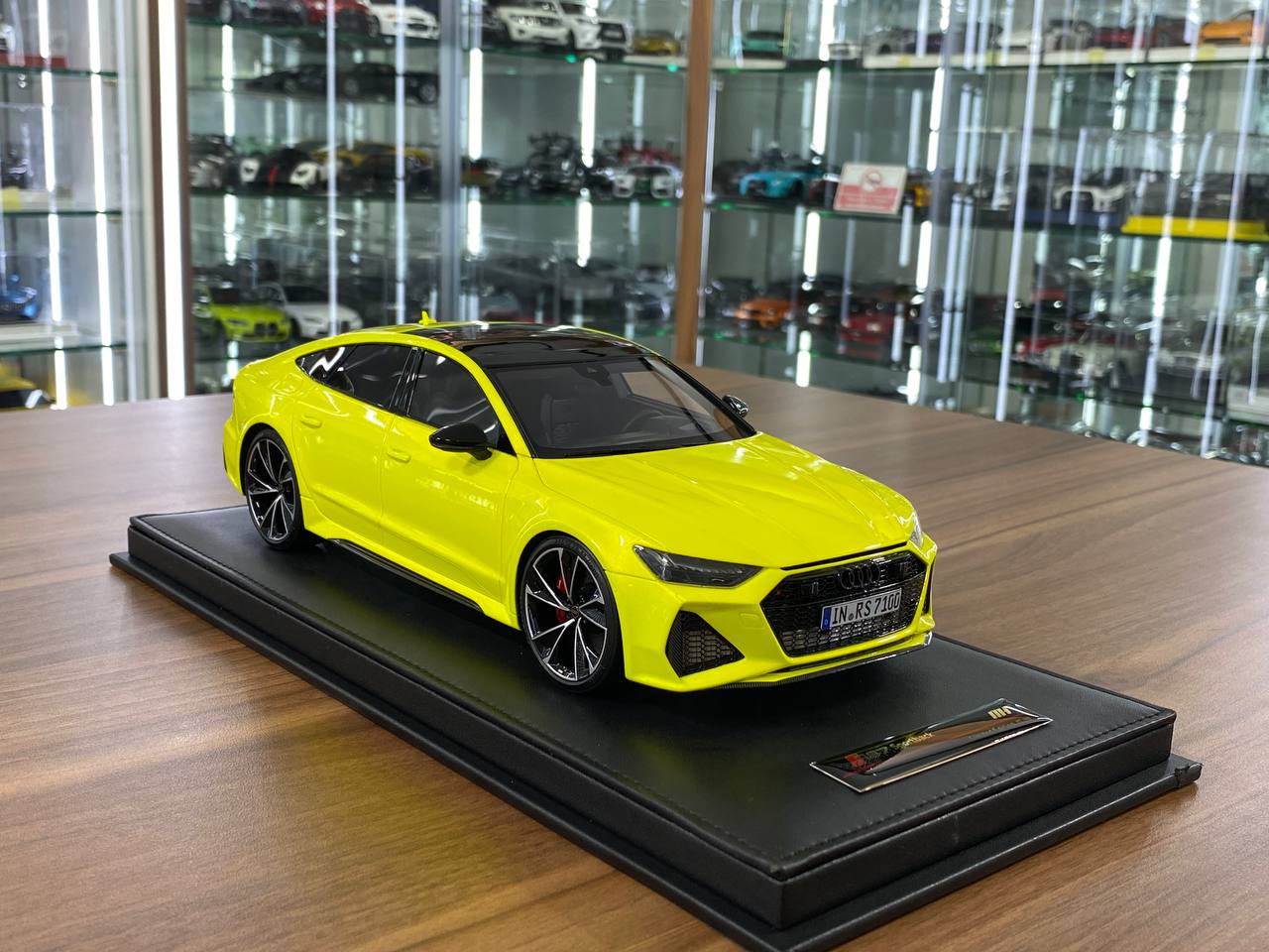 🚨1:18 Resin Model Audi RS7 Fastback by MotorHelix – Fluorescent Green Limited 99 pcs