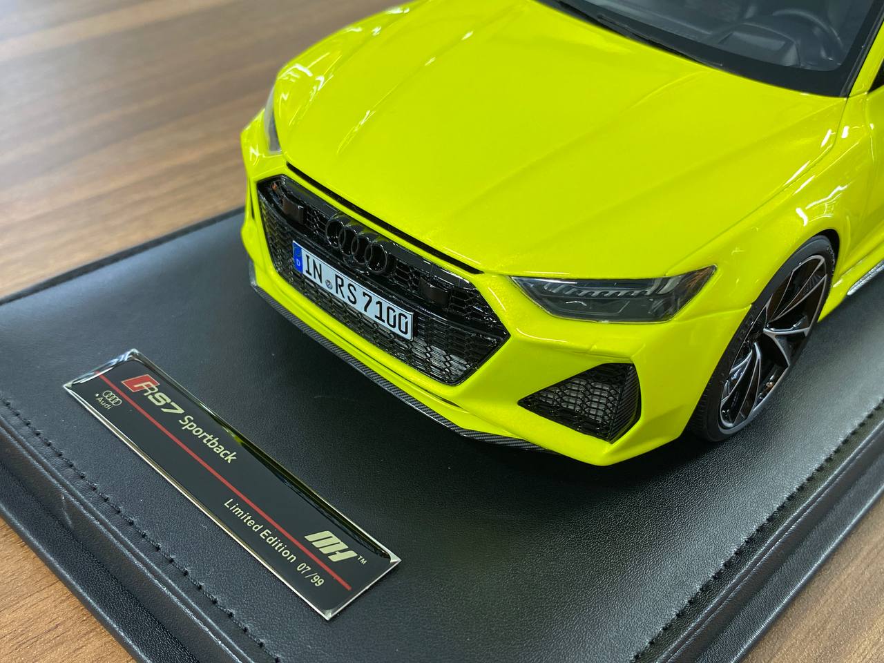 🚨1:18 Resin Model Audi RS7 Fastback by MotorHelix – Fluorescent Green Limited 99 pcs