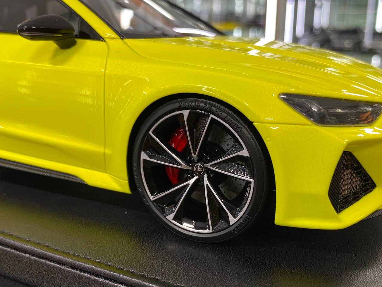 🚨1:18 Resin Model Audi RS7 Fastback by MotorHelix – Fluorescent Green Limited 99 pcs